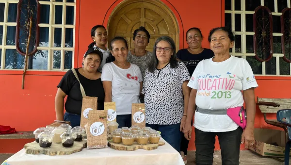 Mujeres tenenses destacan por emprendimientos asociativos a base de café 