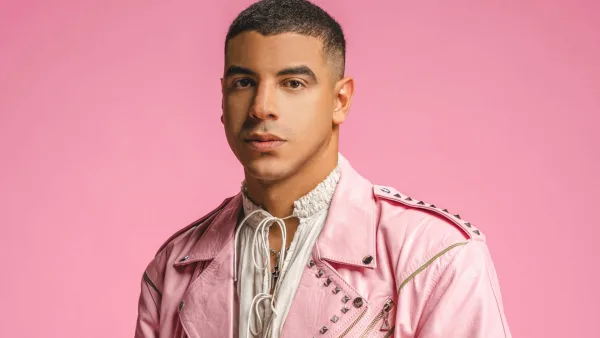 Manuel Medrano presenta el video de su sencillo "Luna" junto al extraordinario pianista Arthur Hanlon