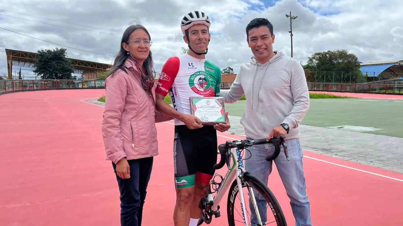 Cota debuta en el ciclismo con el deportista más experimentado en la vuelta Colombia