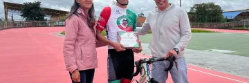 Cota debuta en el ciclismo con el deportista más experimentado en la vuelta Colombia