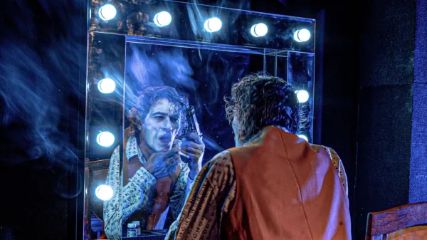 Desde el 24 de julio hasta el 17 de agosto de 2024 se presenta en el escenario del Teatro Petra en Bogotá: “El Joker” una obra de la compañía argentina “La cuarta Pared” dirigida por Guillermo Ale.