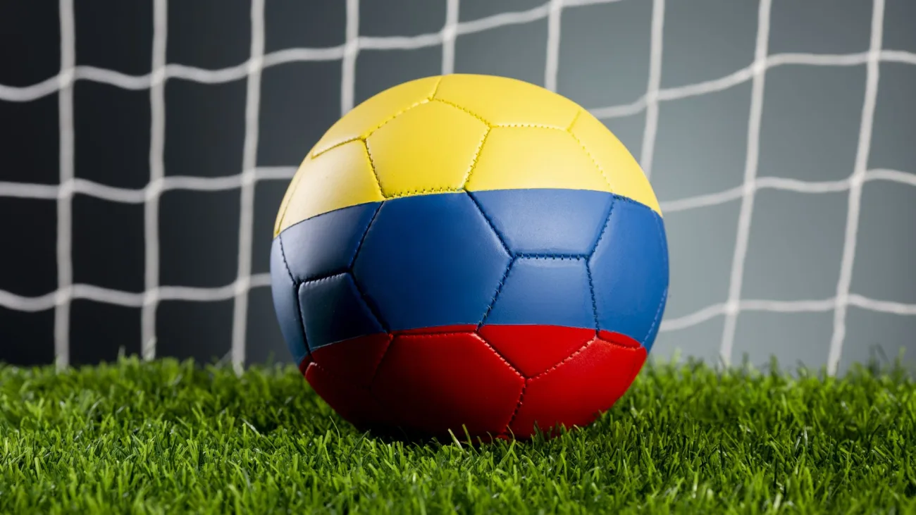 La Federación Colombiana de Fútbol (FCF) alerta a los fanáticos sobre personas que se hacen pasar por patrocinadores oficiales de la Selección Colombia y la Copa América 2024. Conoce la lista real de sponsors y cómo denunciar actividades sospechosas.