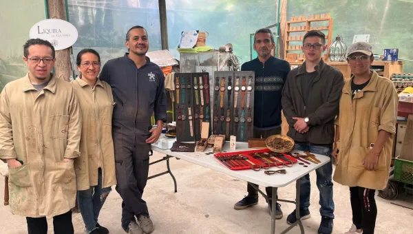 Relojes Artesanales Hechos en Silvania Atraen Turistas Extranjeros