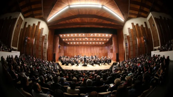 Filarmónica de Bogotá junto con asha Rozhdestvensky y el Grupo Ámbar