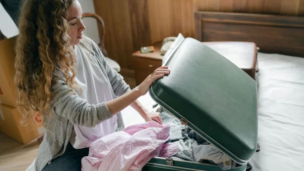 Si tienes intenciones de emprender un viaje en avión, uno de los aspectos que debes tener en cuenta para organizar es el manejo de tu equipaje.