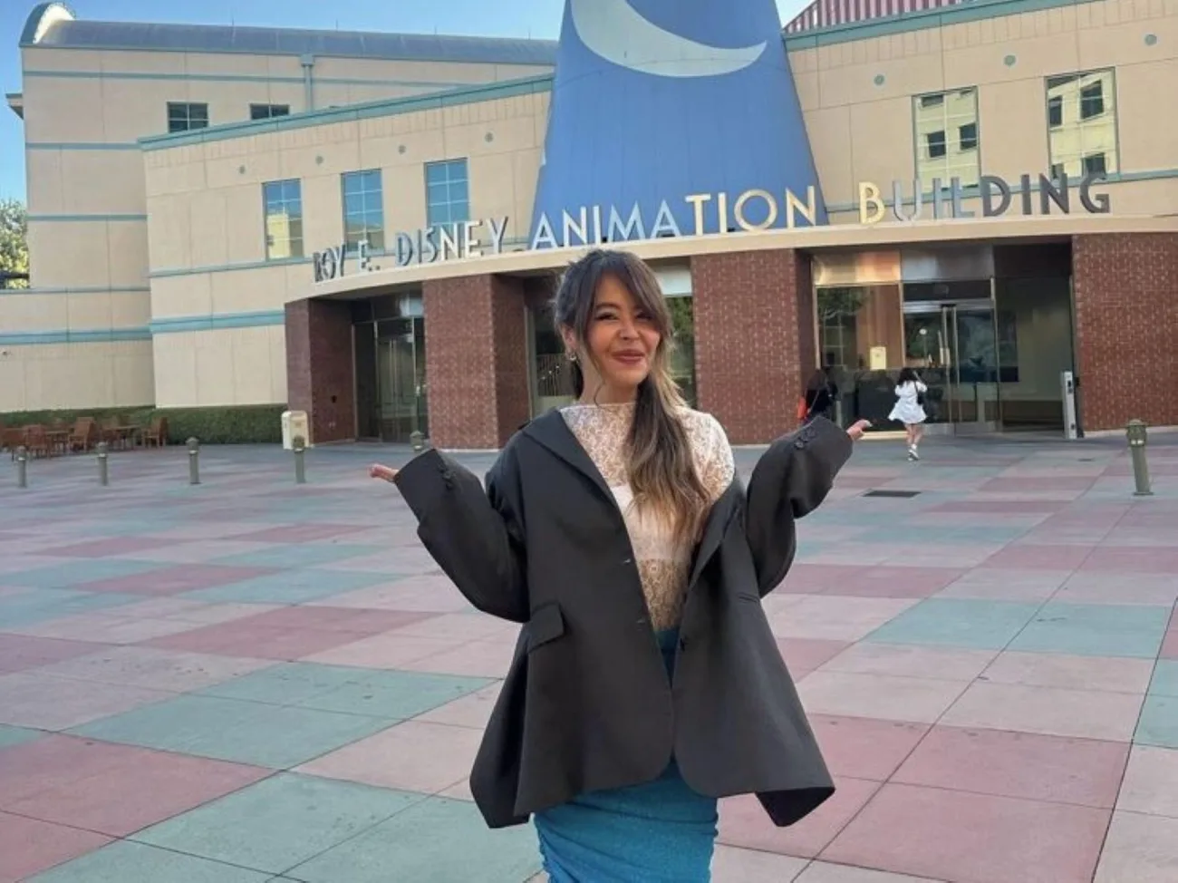 Juliana Velásquez en los estudios de Disney