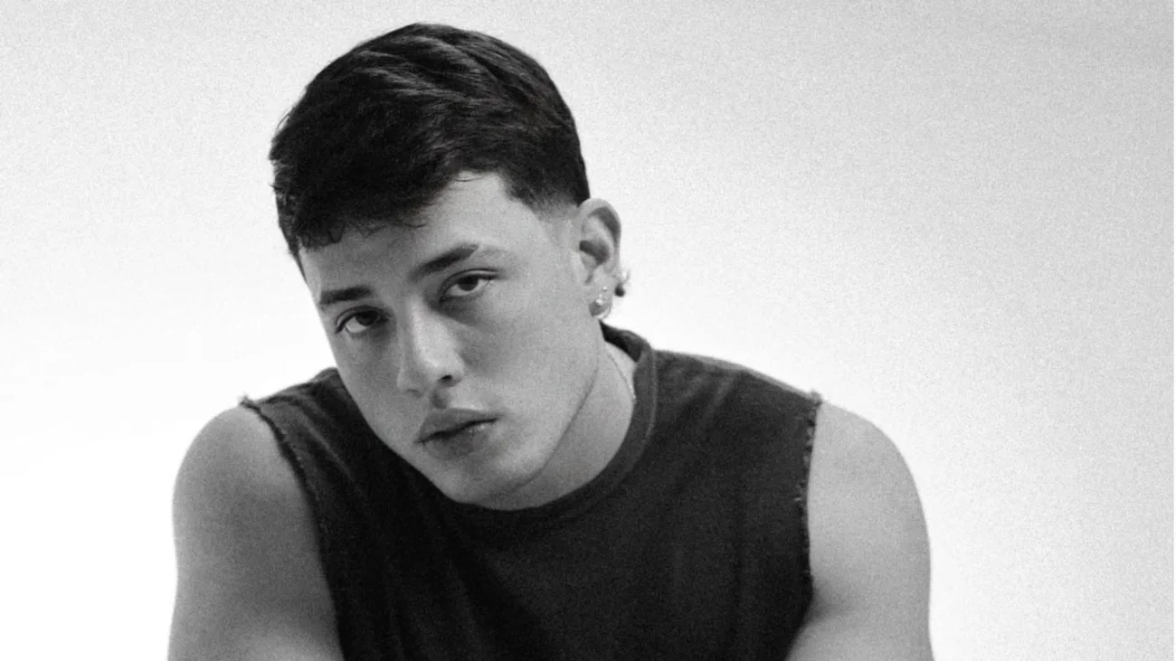 Alejandro Saavedra lanza “Pa’ Mi”, una canción para los amores que esperan su momento