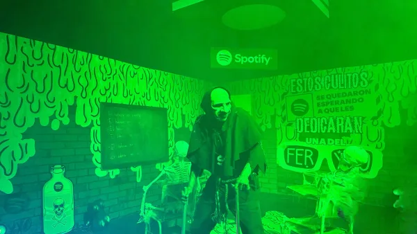 La Casa Spotify en Bogotá se transforma en la ‘Haunted House of FERXXO’ para Halloween