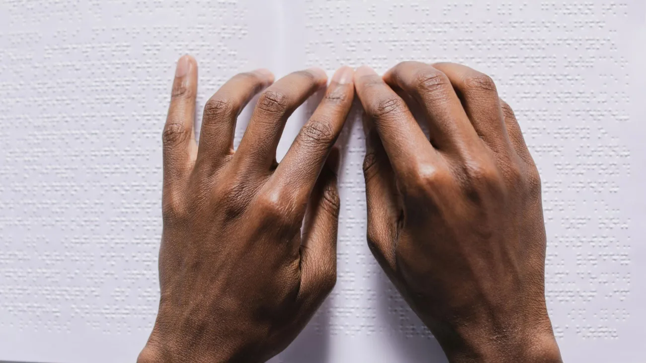 Estas son las carreras universitarias que más seleccionan las personas ciegas en Colombia