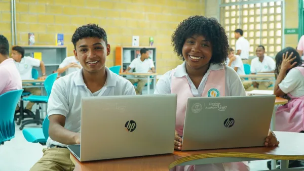 Shakira hace alianza para Impulsar la educación en ciencias de la computación