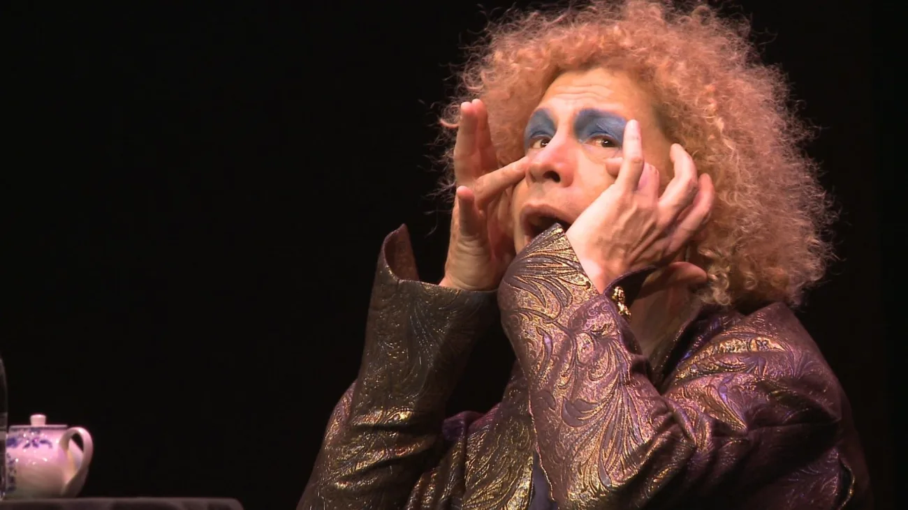 Primo Rojas llega al Teatro Libre con la obra Comon un pobre entierra a la mamá