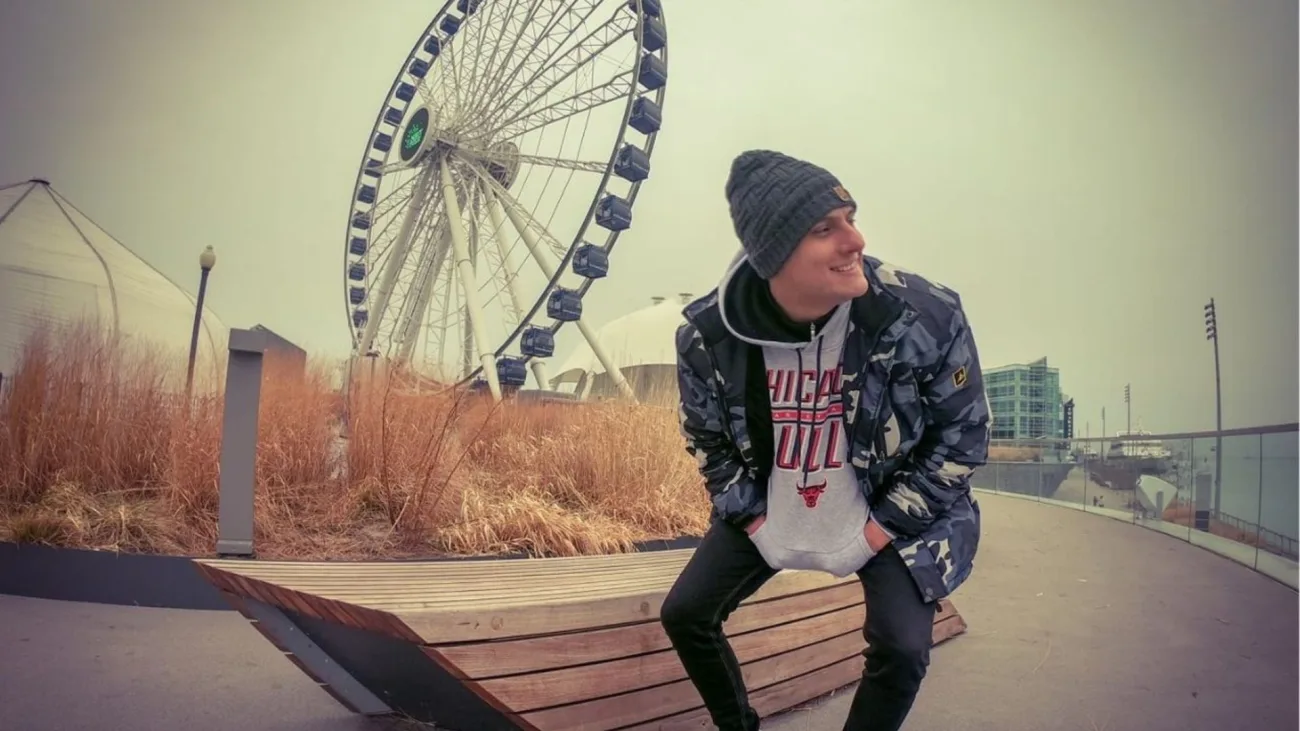 'Regresar': la Balada Emotiva de Verssek que Honra a los Migrantes