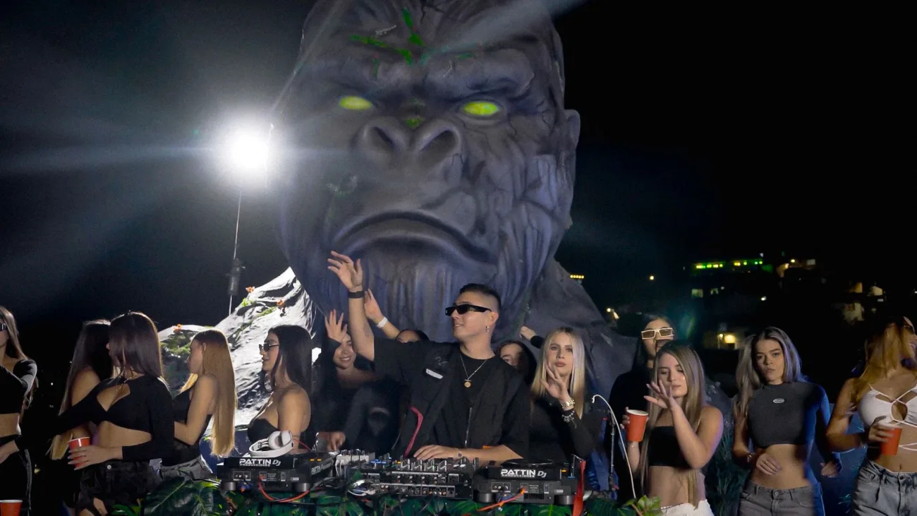 La Comuna 13 de Medellín vibra con el set electrónico de Marco Acevedo