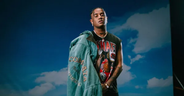 Hamilton revive el 2020 con una canción de amor al estilo afrobeat