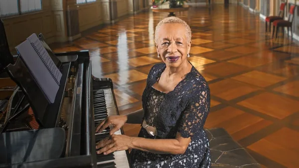 HOMENAJE TERESITA GOMEZ