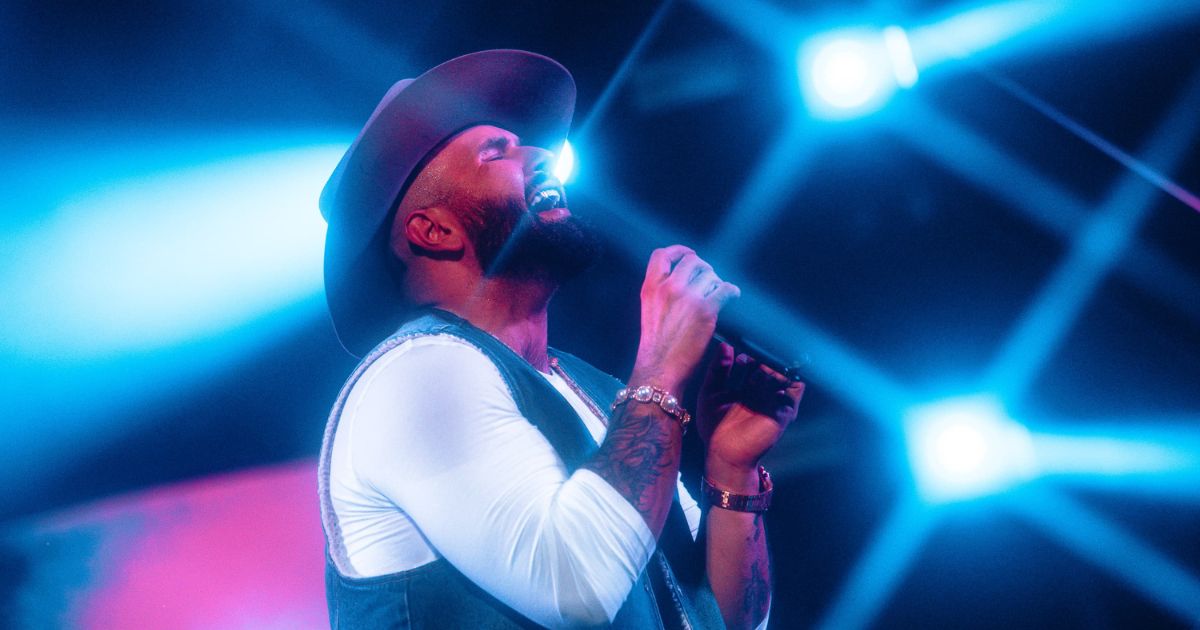 Carín León confirma nueva localidad para su concierto en El Campín