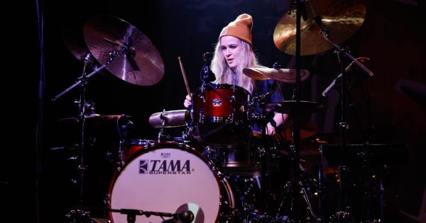 Anika Nilles dará una masterclass gratuita de batería en Medellín