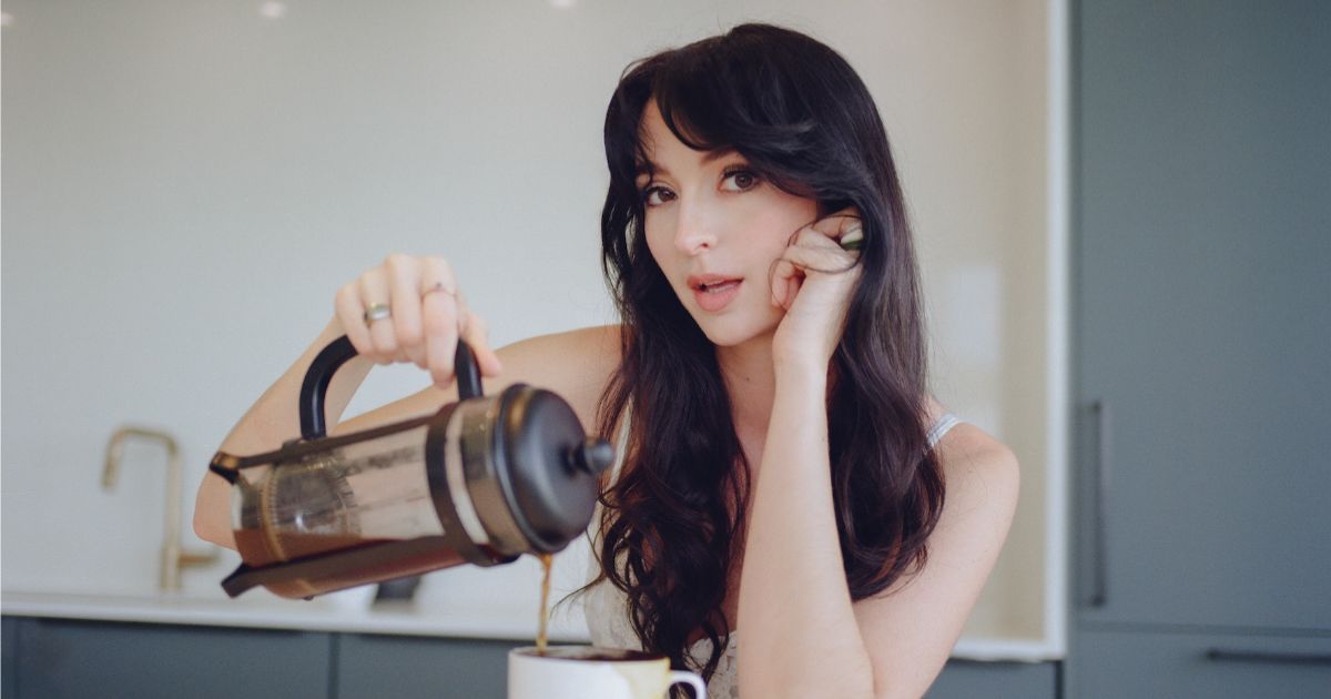 Sofía Lafuente presenta La Cocina, su nuevo sencillo lleno de frescura