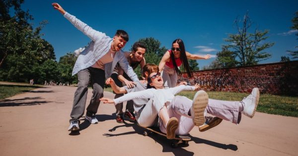 6 señales de que tu hijo está en pleno estirón de la adolescencia