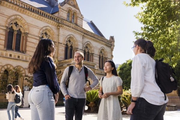 El Pasaporte al Éxito Global: Adelaide University (Top 100 Mundial) ofrece el Mejor Retorno de Inversión y Prácticas Laborales en Australia