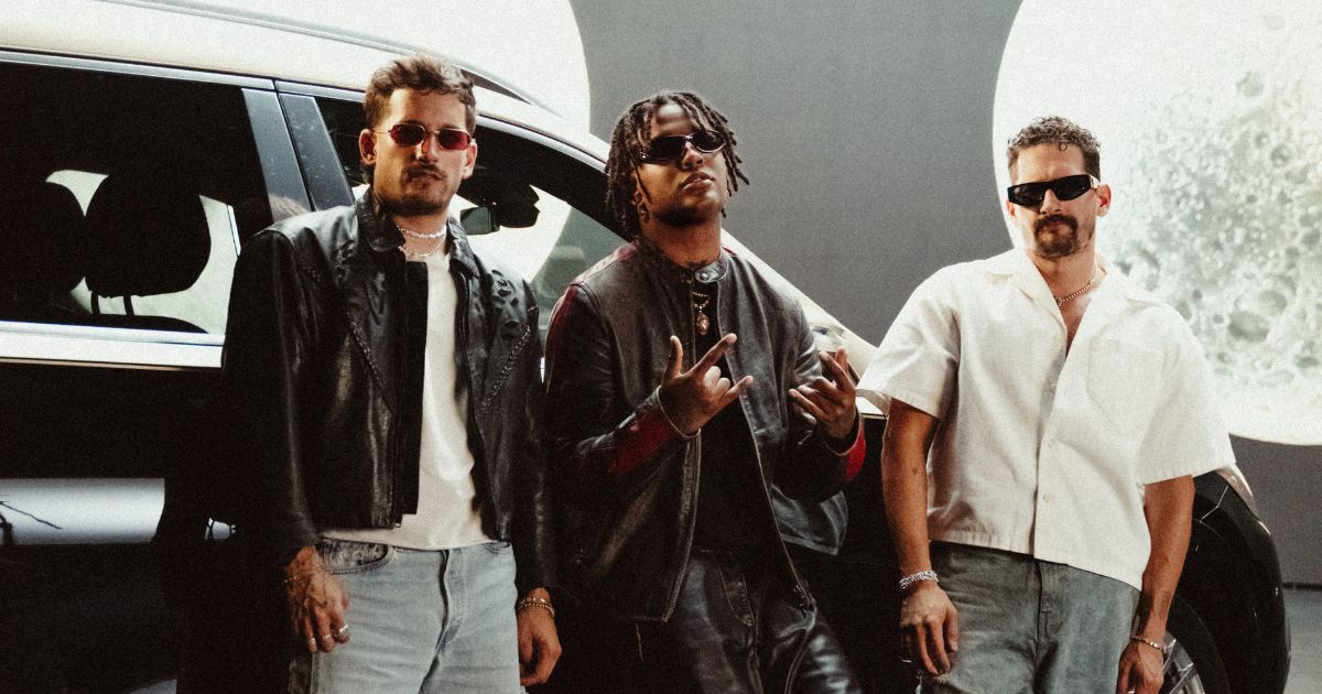 Hamilton presenta Chamba junto a Mau y Ricky y Daramola