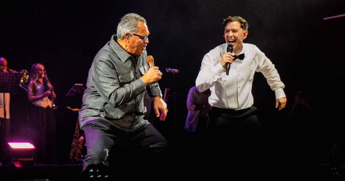 Guaynaa presenta Salsero en Puerto Rico y recibe el pase de batuta de Tito Nieves