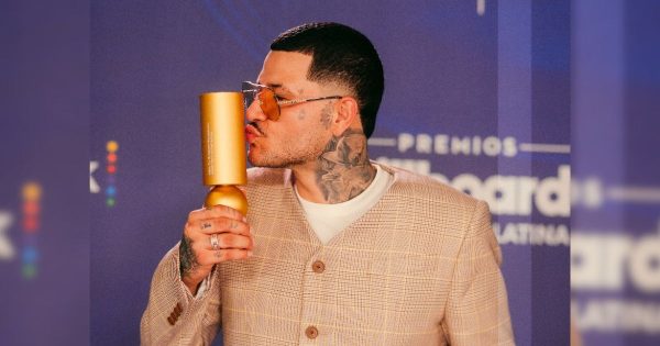 Kapo gana en los Premios Billboard Latinos con Por Si Alguien Nos Escucha