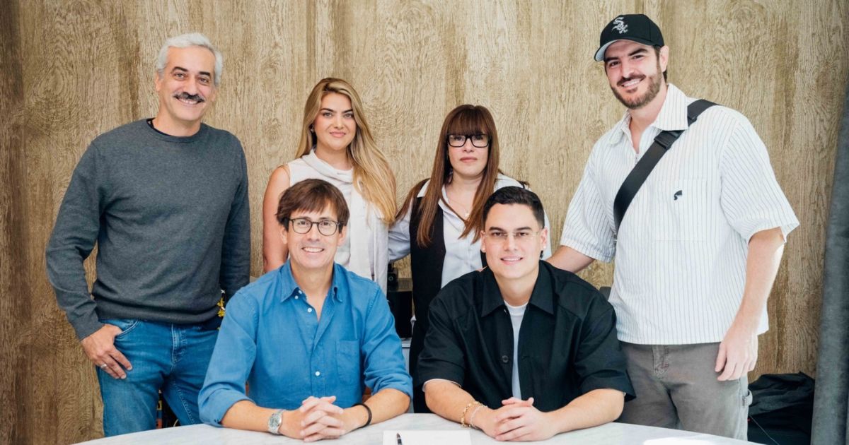 Miguel Bueno firma con Sony Music Latin y proyecta su carrera internacional