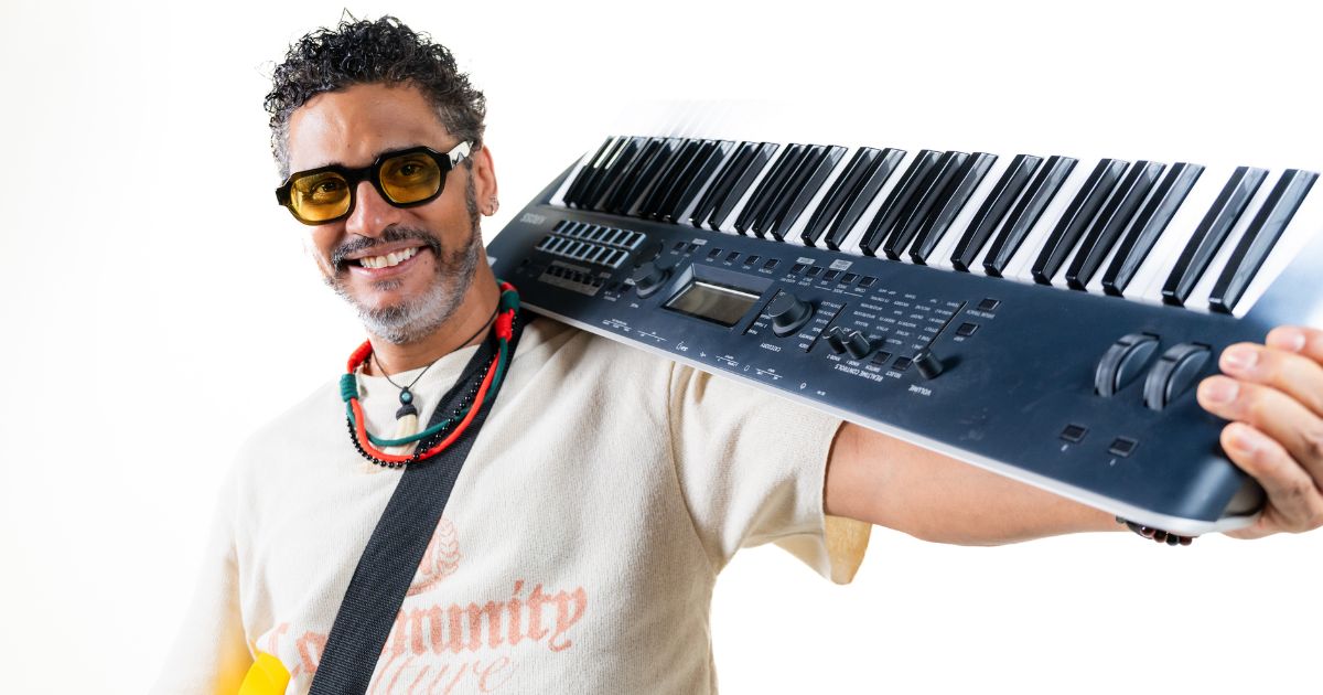 “Vuelve a tu tierra”, la nueva propuesta de Juancho y La Clave sobre regresar a las raíces