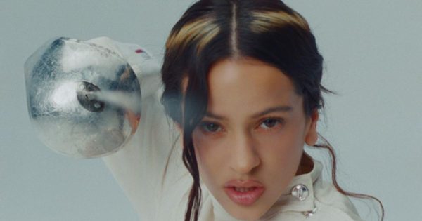 Rosalía presenta el video de “La Perla”, pieza central de su álbum LUX