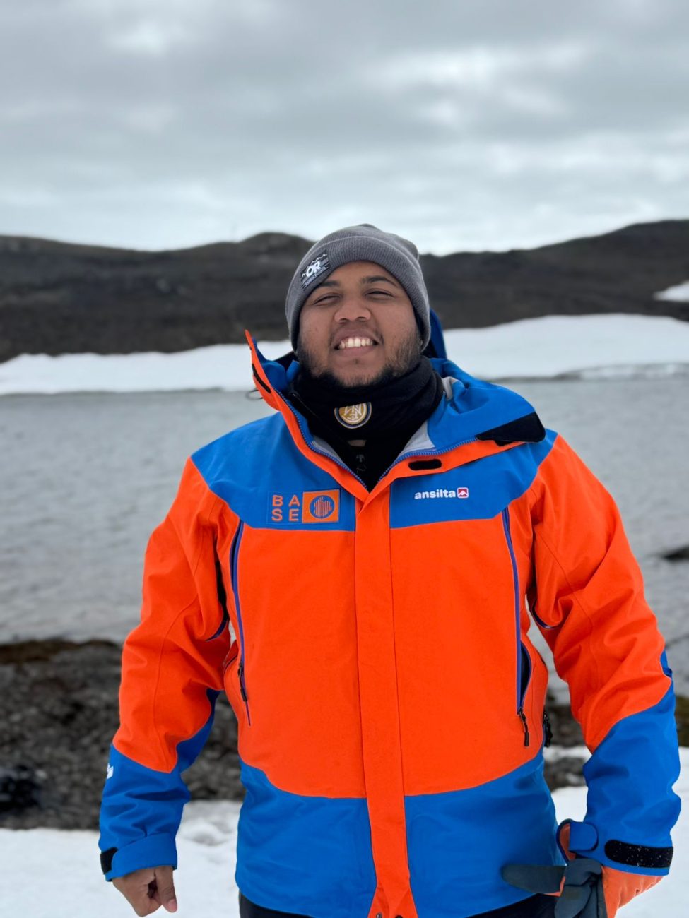 Un colombiano en la Antártida: la investigación que alertó sobre moscas invasoras en el continente blanco