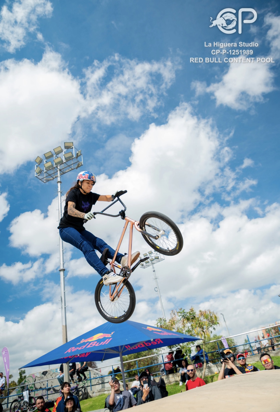 Red Bull Rodando encendió Suba con Daniel Dhers y las hermanas Villegas