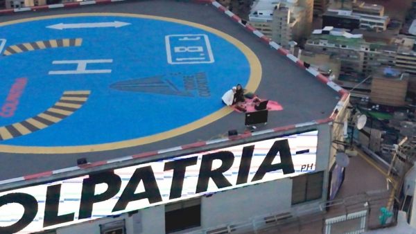 Joven alquila helipuerto de la Torre Colpatria para sorprender a su novia