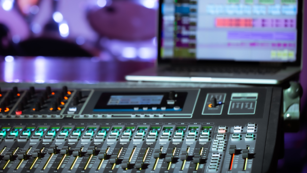 Bogotá vibra con Standing Waves Sessions: live acts de electrónica en La Media Torta (entrada gratis)