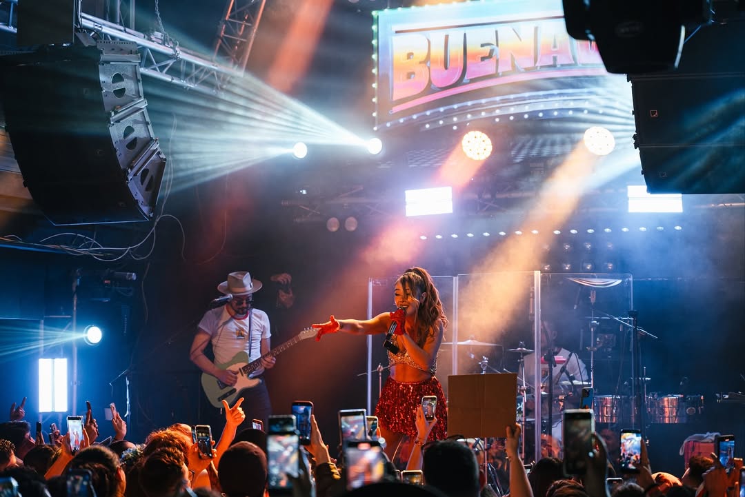 Juliana presenta “La última noche de la pista” junto la la orquesta de Lucho Bermúdez en Bogotá