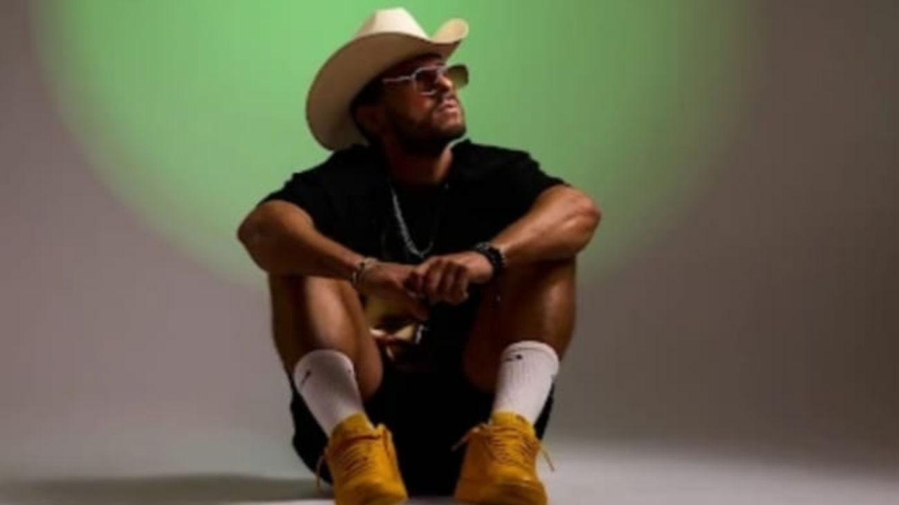 io MX anuncia gira mundial 2026 y presenta “Compras en París”