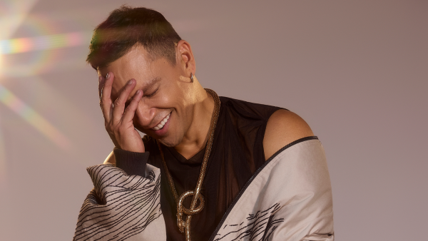 V de Vinilo Teatro Cafam La Vida es una Fiesta