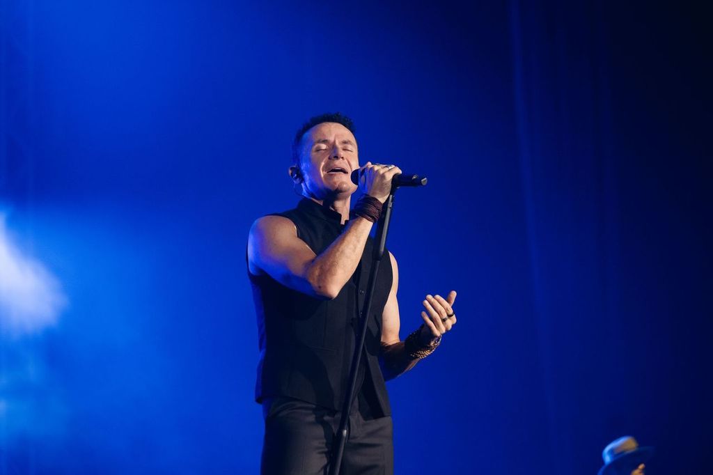 Fonseca logra sold out en el Auditorio Nacional y cierra su “Tropicalia Tour”