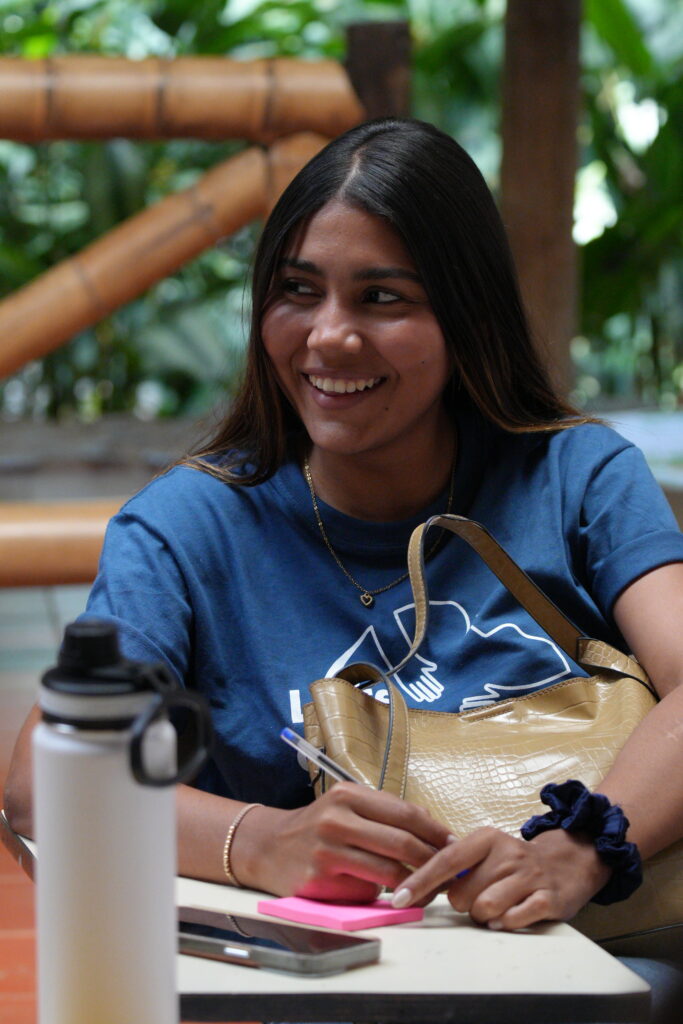 Jóvenes impulsan hoja global para acelerar transición energética