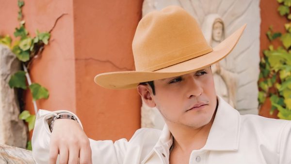 Juan Pablo Navarrete revive “Como la flor” en versión regional