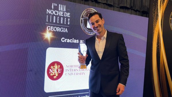 Ronald Torres gana premio internacional en artes escénicas