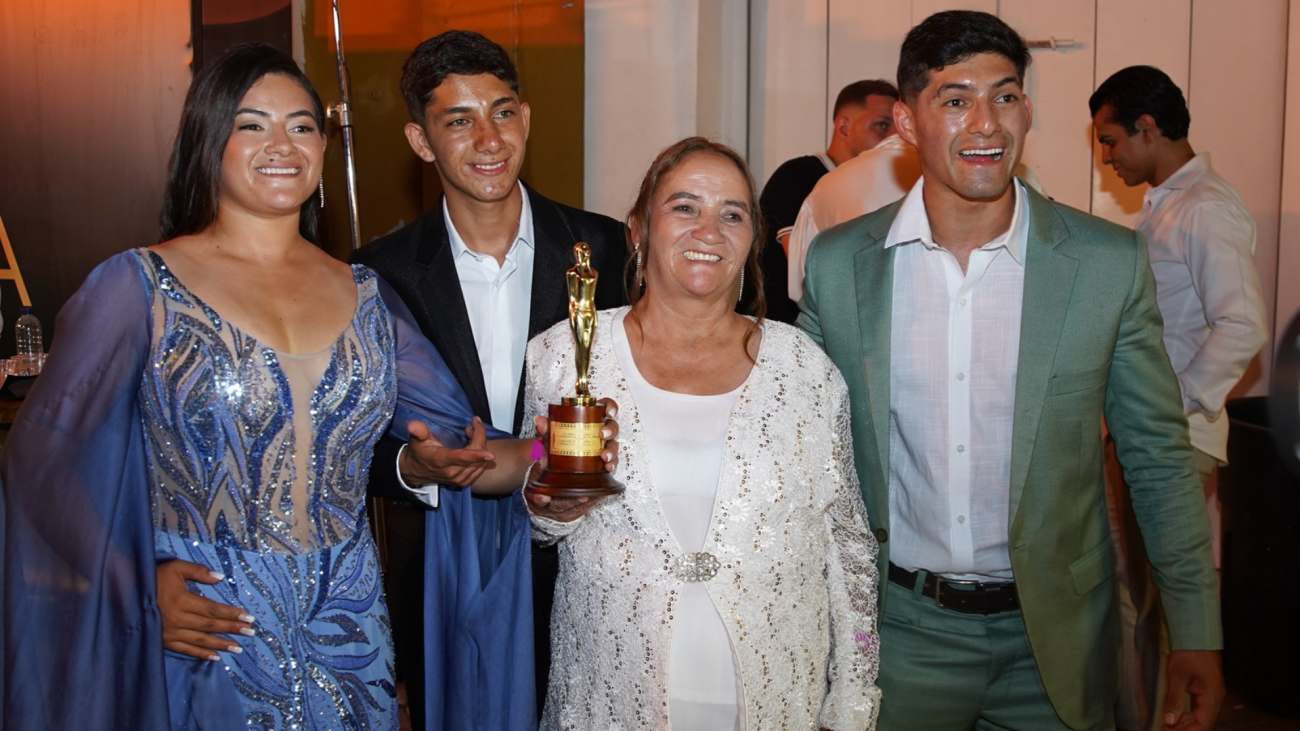 Los Escachaitos arrasan en los Premios India Catalina 2026 con Fanpesinos II