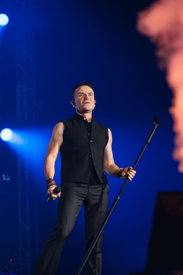 Fonseca logra sold out en el Auditorio Nacional y cierra su “Tropicalia Tour”