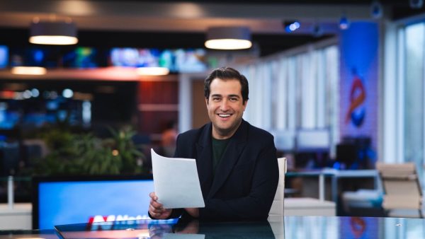 El periodista venezolano que conquista audiencias en EE. UU. con una narrativa que deja huella
