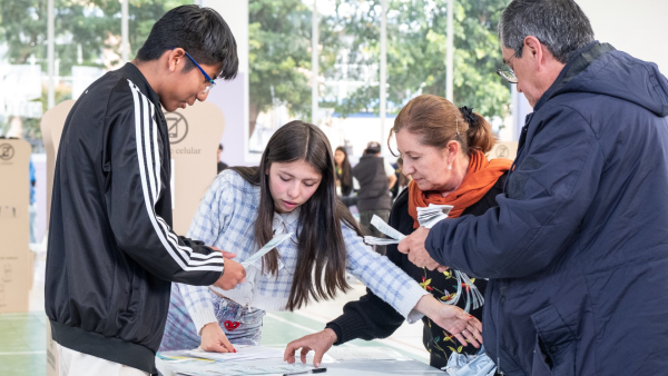 Jóvenes elecciones Colombia 2026: TikTok e IA cambian las campañas