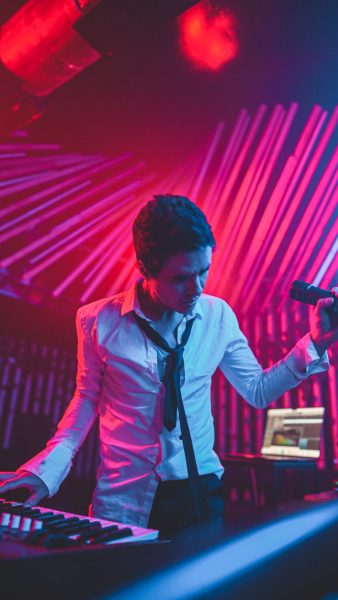 DARMAND debuta con “Take It All”, la nueva apuesta electrónica de Diego Cáceres