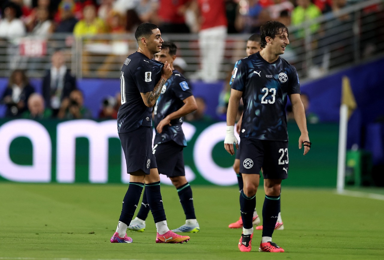 Miguel Almirón, expulsado por taparse la boca en el Mundial 2026