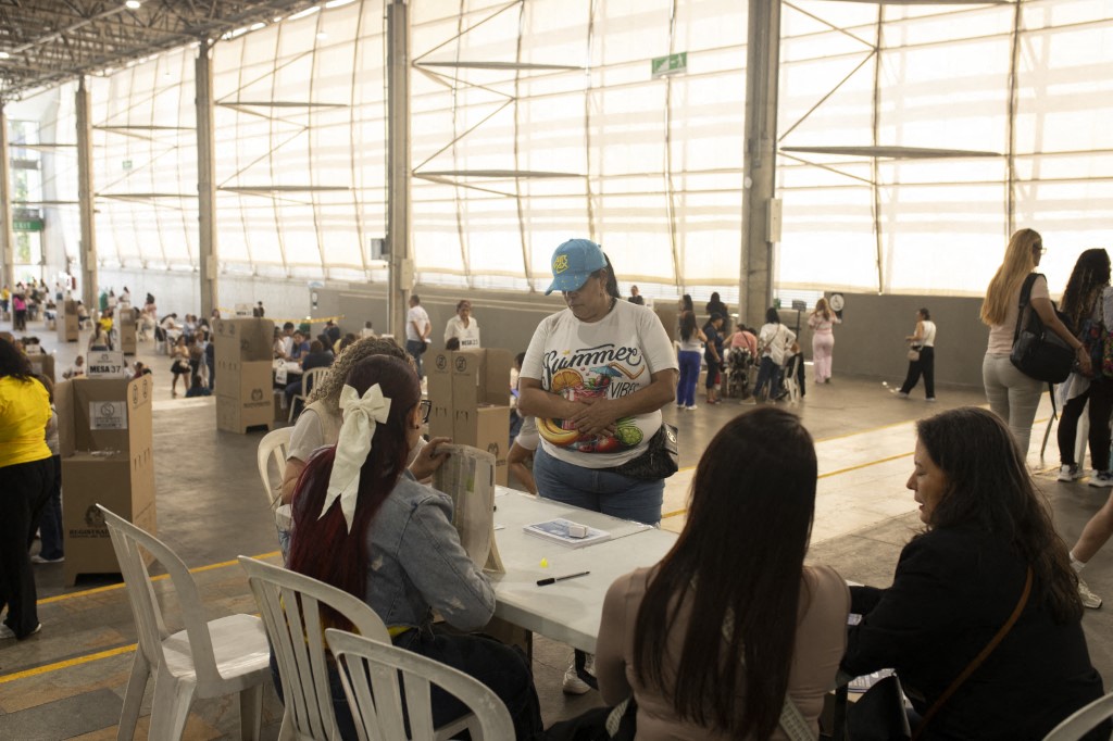 Cierran las urnas en Colombia: inicia el preconteo presidencial 2026