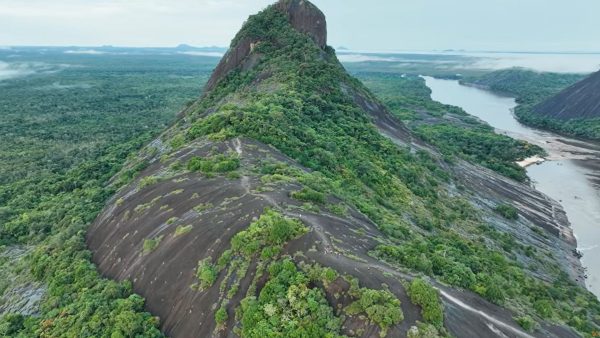 Ruta TIC llega a Guainía para mostrar la magia de los Cerros de Mavicure