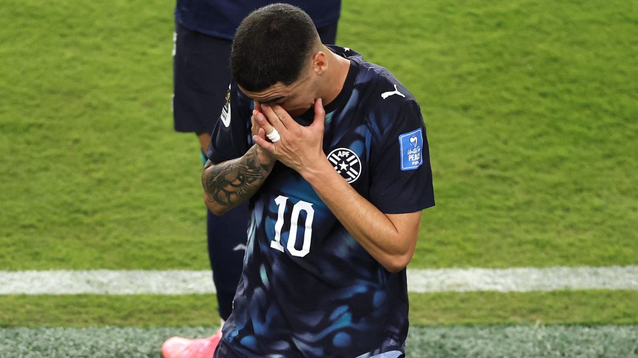 Miguel Almirón, expulsado por taparse la boca en el Mundial 2026
